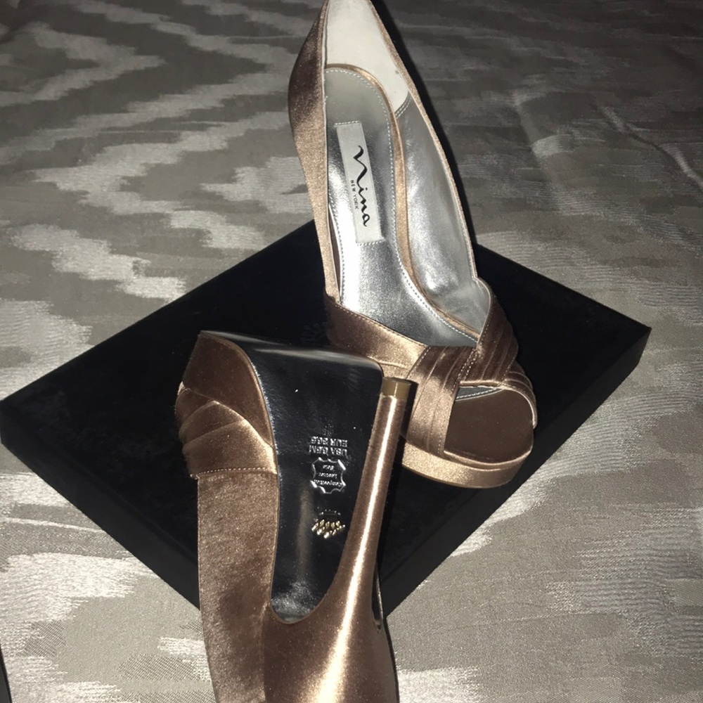 Nina-Milan -YS Champagne Chryst shoes - 6.5 new